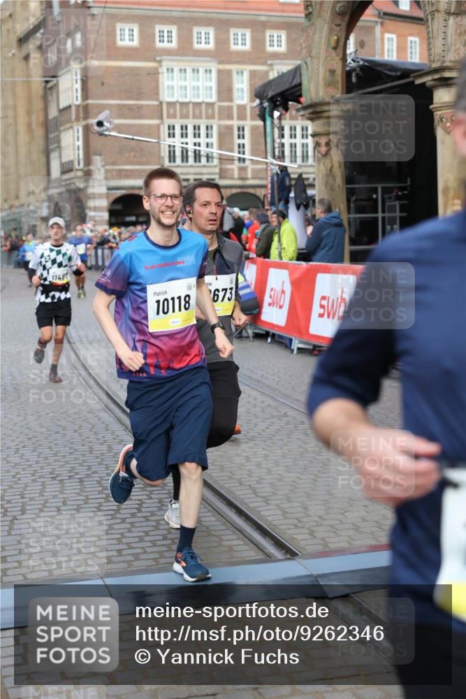 05.10.2025 - 20. swb-Marathon Bremen Yannick Fuchs http://msf.ph/oto/9262346 05.10.2025 10:49:32 Ziel 9206, 9233, 9435, 9555, 9708, 10118, 10381, 10519, 10673, 10715, 10735, 11319, 11487, 11598, 11672 meine-sportfotos.de