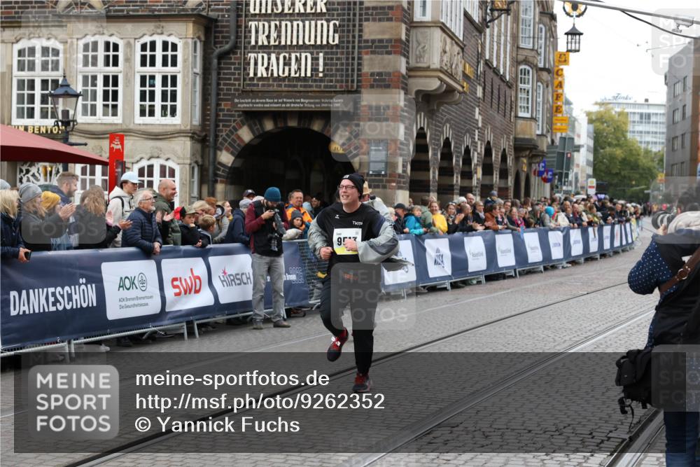 05.10.2025 - 20. swb-Marathon Bremen Yannick Fuchs http://msf.ph/oto/9262352 05.10.2025 11:22:32 Ziel 9513, 10700 meine-sportfotos.de