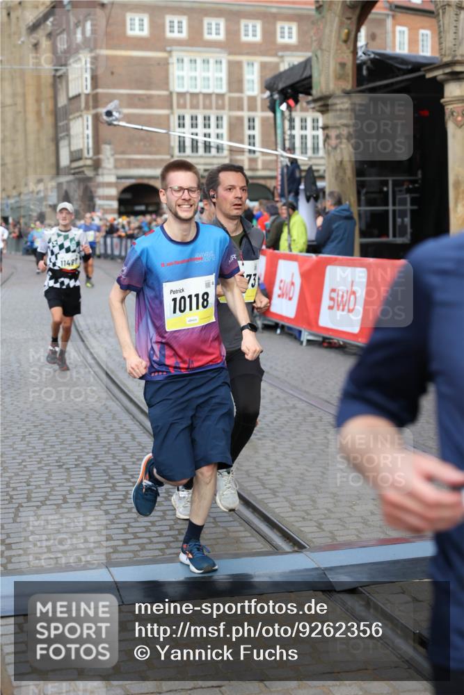 05.10.2025 - 20. swb-Marathon Bremen Yannick Fuchs http://msf.ph/oto/9262356 05.10.2025 10:49:33 Ziel 9206, 9233, 9435, 9555, 9708, 10118, 10381, 10519, 10673, 10735, 11319, 11487, 11598, 11672 meine-sportfotos.de