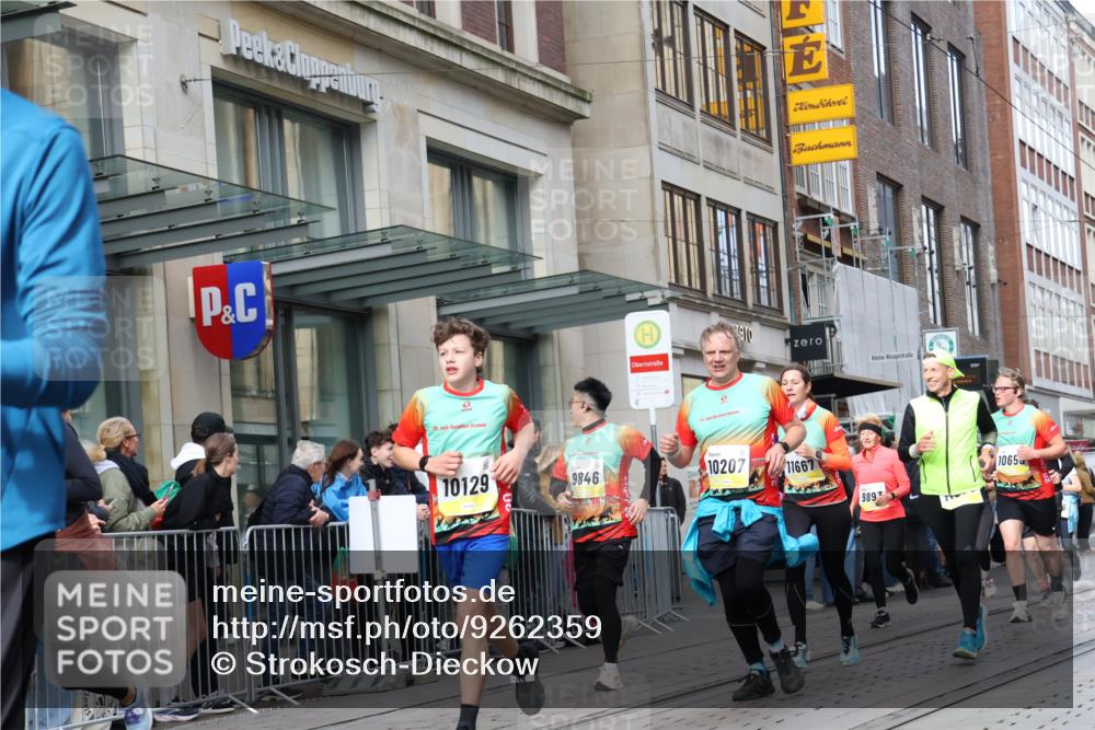 05.10.2025 - 20. swb-Marathon Bremen Strokosch-Dieckow http://msf.ph/oto/9262359 05.10.2025 11:02:33 Ziel 9229, 9331, 9360, 9516, 9644, 9661, 9662, 9841, 9846, 9893, 10129, 10167, 10207, 10510, 10530, 10656, 10734, 10777, 10803, 10804, 10876, 10940, 11024, 11087, 11193, 11312, 11376, 11504, 11576, 11667, 11668, 11735, 9229, 9331, 9360, 9516, 9644, 9661, 9662, 9841, 9846, 9893, 10129, 10167, 10207, 10510, 10530, 10656, 10734, 10777, 10803, 10804, 10876, 10940, 11024, 11087, 11193, 11312, 11376, 11504, 11735 meine-sportfotos.de