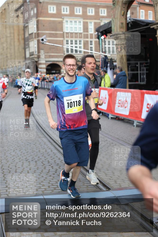 05.10.2025 - 20. swb-Marathon Bremen Yannick Fuchs http://msf.ph/oto/9262364 05.10.2025 10:49:33 Ziel 9206, 9233, 9435, 9555, 9708, 10118, 10381, 10519, 10673, 10735, 11319, 11487, 11598, 11672 meine-sportfotos.de