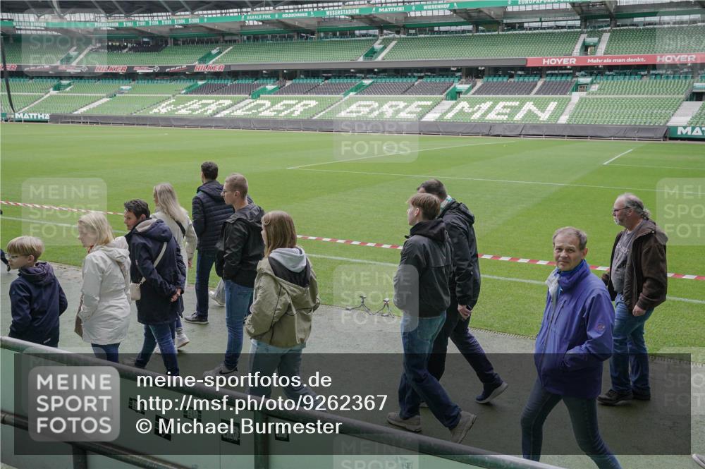 05.10.2025 - 20. swb-Marathon Bremen Michael Burmester http://msf.ph/oto/9262367 05.10.2025 11:29:16 Laufen im Stadion  meine-sportfotos.de