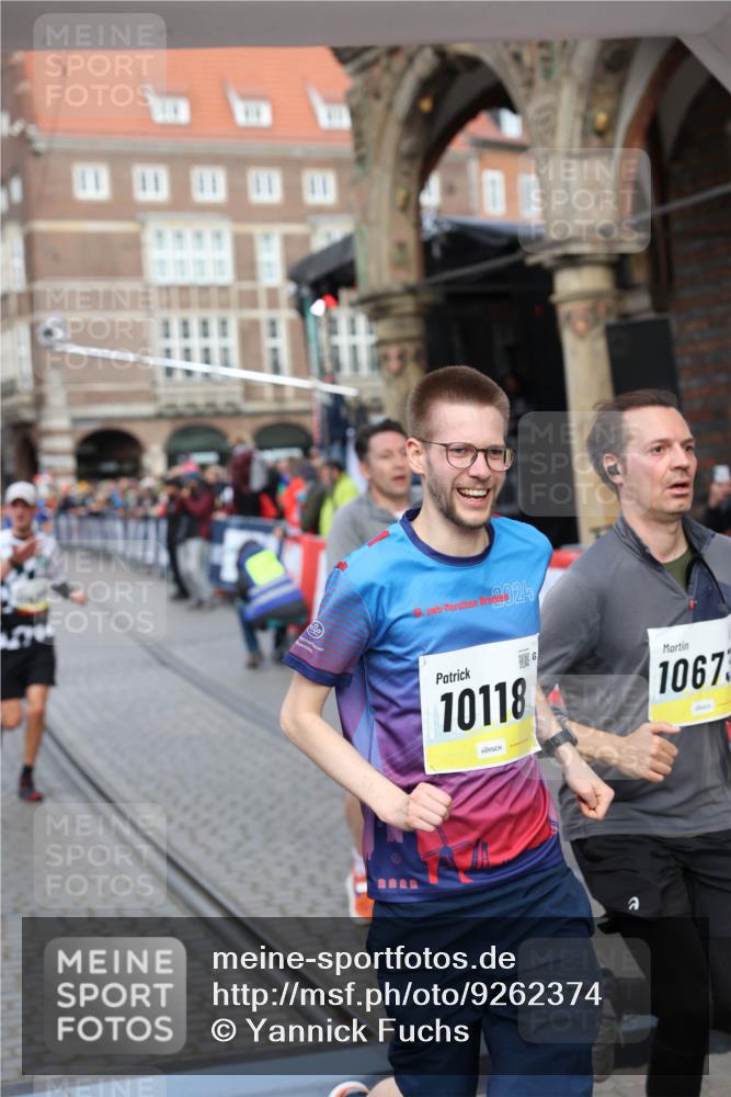 05.10.2025 - 20. swb-Marathon Bremen Yannick Fuchs http://msf.ph/oto/9262374 05.10.2025 10:49:33 Ziel 9206, 9233, 9435, 9555, 9708, 10118, 10381, 10519, 10673, 10735, 11319, 11487, 11598, 11672 meine-sportfotos.de