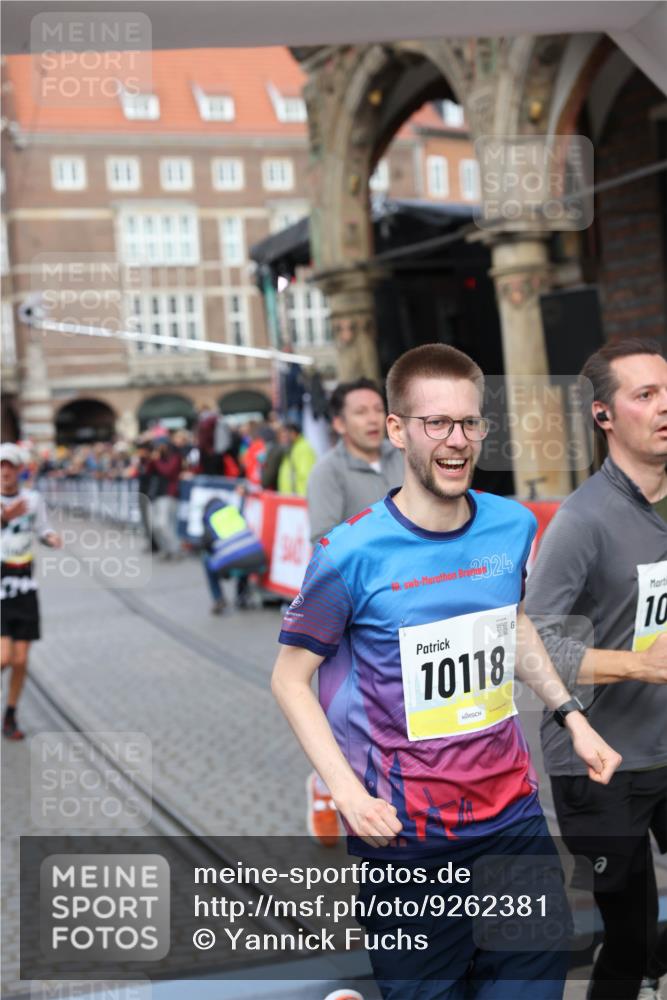 05.10.2025 - 20. swb-Marathon Bremen Yannick Fuchs http://msf.ph/oto/9262381 05.10.2025 10:49:33 Ziel 9206, 9233, 9435, 9555, 9708, 10118, 10381, 10519, 10673, 10735, 11319, 11487, 11598, 11672 meine-sportfotos.de