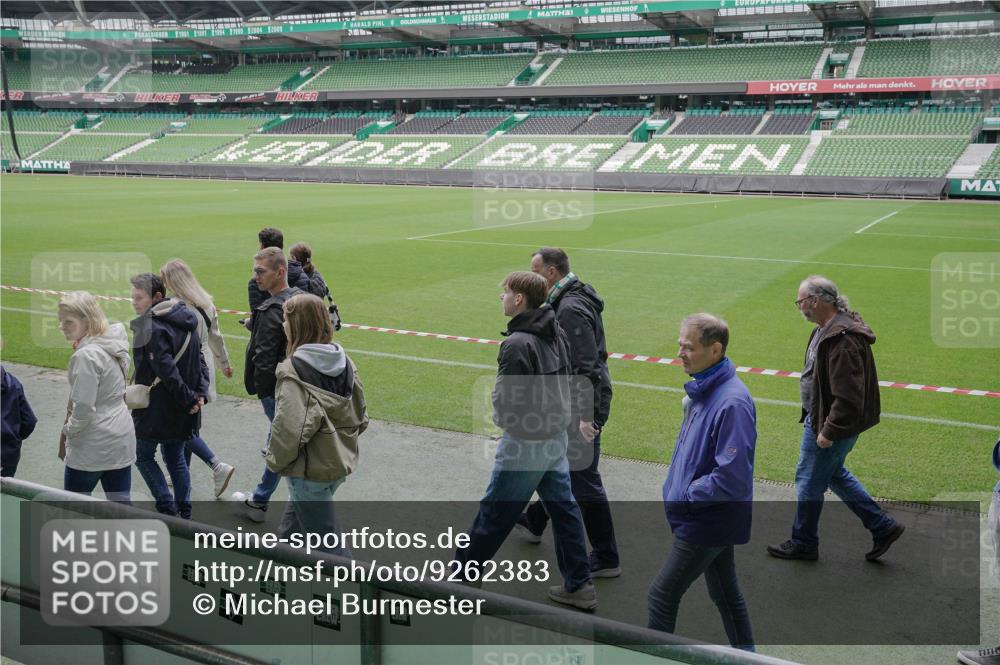 05.10.2025 - 20. swb-Marathon Bremen Michael Burmester http://msf.ph/oto/9262383 05.10.2025 11:29:17 Laufen im Stadion  meine-sportfotos.de