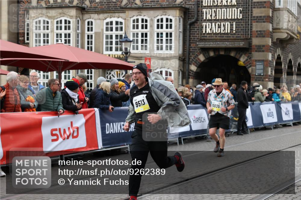 05.10.2025 - 20. swb-Marathon Bremen Yannick Fuchs http://msf.ph/oto/9262389 05.10.2025 11:22:33 Ziel 9513, 10700 meine-sportfotos.de