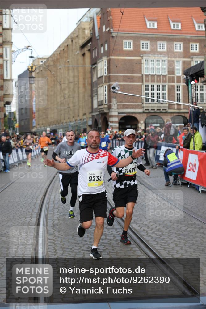 05.10.2025 - 20. swb-Marathon Bremen Yannick Fuchs http://msf.ph/oto/9262390 05.10.2025 10:49:34 Ziel 9206, 9233, 9435, 9555, 9708, 10118, 10381, 10519, 10673, 10735, 11319, 11487, 11598, 11672 meine-sportfotos.de