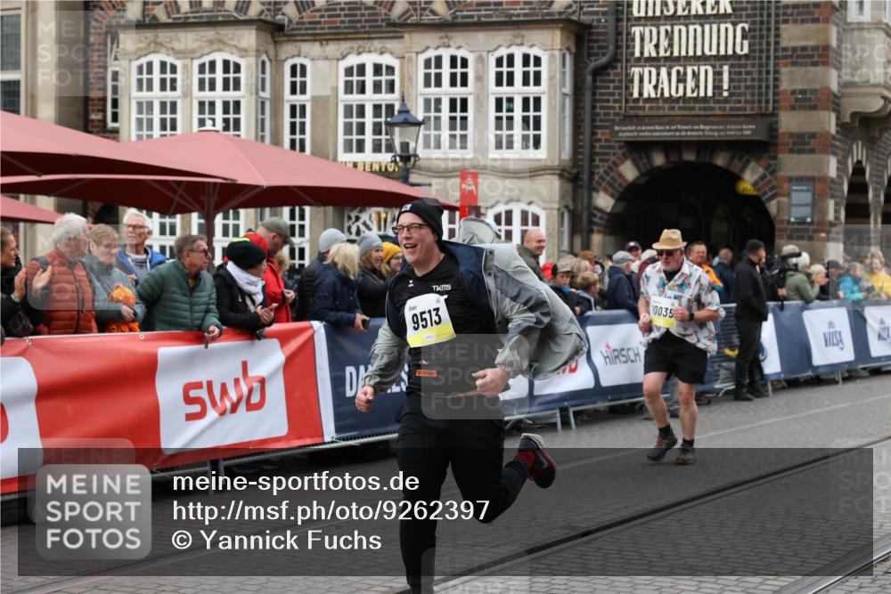 05.10.2025 - 20. swb-Marathon Bremen Yannick Fuchs http://msf.ph/oto/9262397 05.10.2025 11:22:33 Ziel 9513, 10700 meine-sportfotos.de
