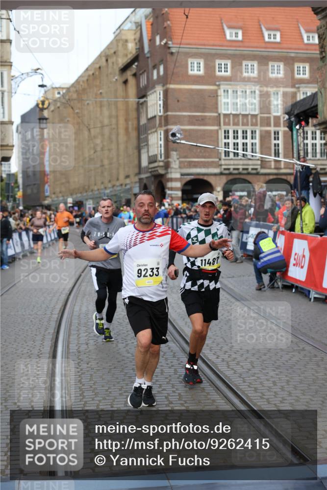 05.10.2025 - 20. swb-Marathon Bremen Yannick Fuchs http://msf.ph/oto/9262415 05.10.2025 10:49:34 Ziel 9206, 9233, 9435, 9555, 9708, 10118, 10381, 10519, 10673, 10735, 11319, 11487, 11598, 11672 meine-sportfotos.de