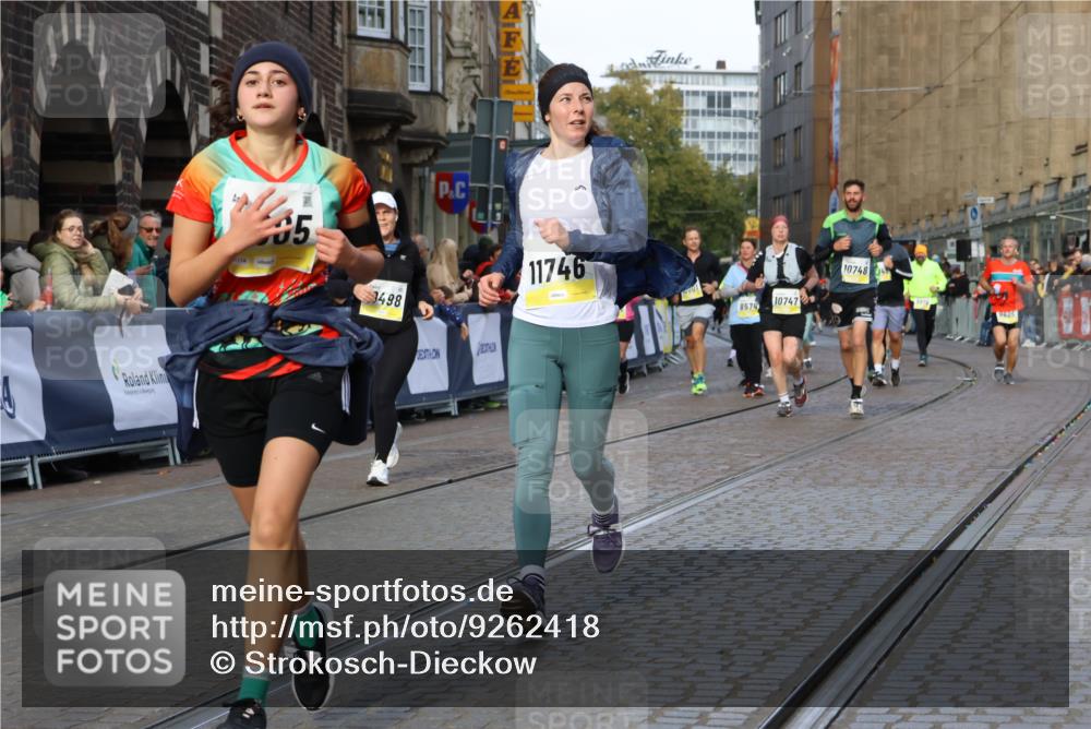 05.10.2025 - 20. swb-Marathon Bremen Strokosch-Dieckow http://msf.ph/oto/9262418 05.10.2025 11:06:40 Ziel 9178, 9357, 9619, 10001, 10239, 10498, 10747, 10748, 10937, 11027, 11565, 11605, 11721, 11746, 11747 meine-sportfotos.de