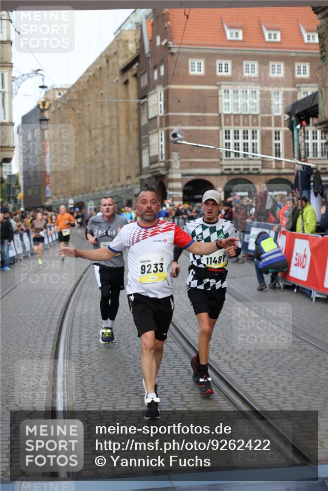 05.10.2025 - 20. swb-Marathon Bremen Yannick Fuchs http://msf.ph/oto/9262422 05.10.2025 10:49:34 Ziel 9206, 9233, 9435, 9555, 9708, 10118, 10381, 10519, 10673, 10735, 11319, 11487, 11598, 11672 meine-sportfotos.de