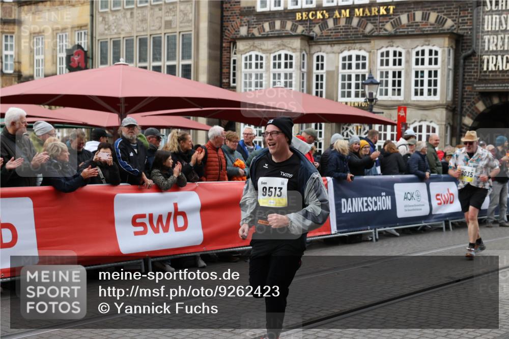 05.10.2025 - 20. swb-Marathon Bremen Yannick Fuchs http://msf.ph/oto/9262423 05.10.2025 11:22:33 Ziel 9513, 10700 meine-sportfotos.de