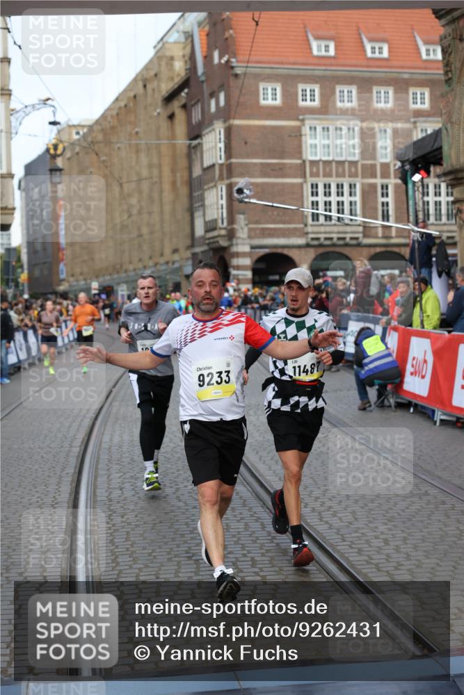 05.10.2025 - 20. swb-Marathon Bremen Yannick Fuchs http://msf.ph/oto/9262431 05.10.2025 10:49:34 Ziel 9206, 9233, 9435, 9555, 9708, 10118, 10381, 10519, 10673, 10735, 11319, 11487, 11598, 11672 meine-sportfotos.de