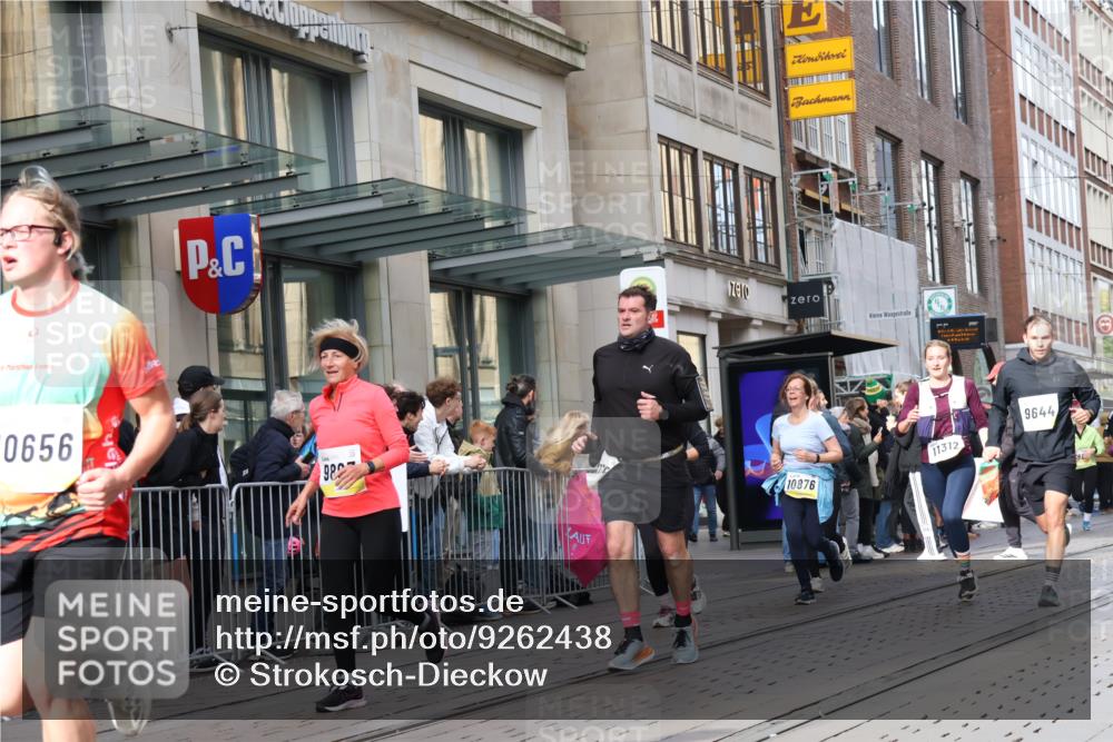 05.10.2025 - 20. swb-Marathon Bremen Strokosch-Dieckow http://msf.ph/oto/9262438 05.10.2025 11:02:36 Ziel 9229, 9300, 9331, 9360, 9516, 9593, 9644, 9661, 9662, 9846, 9893, 10129, 10167, 10185, 10207, 10530, 10656, 10734, 10777, 10803, 10804, 10876, 10940, 11087, 11193, 11312, 11376, 11504, 11576, 11667, 11668, 11682, 11735, 9229, 9300, 9331, 9360, 9516, 9593, 9644, 9661, 9662, 9846, 9893, 10129, 10167, 10185, 10207, 10530, 10656, 10734, 10777, 10803, 10804, 10876, 10940, 11087, 11193, 11312, 11376, 11504, 11682, 11735 meine-sportfotos.de