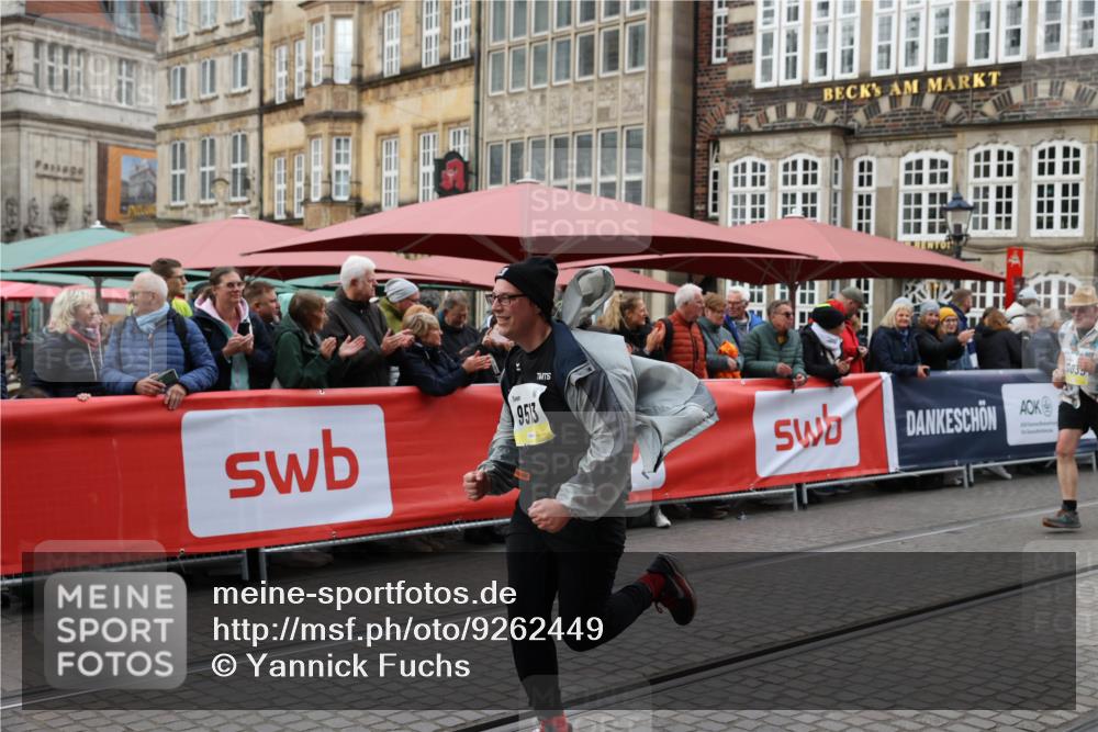 05.10.2025 - 20. swb-Marathon Bremen Yannick Fuchs http://msf.ph/oto/9262449 05.10.2025 11:22:34 Ziel 9513, 10700 meine-sportfotos.de