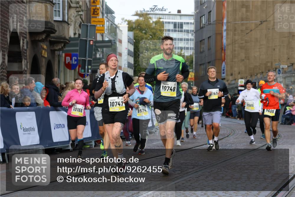05.10.2025 - 20. swb-Marathon Bremen Strokosch-Dieckow http://msf.ph/oto/9262455 05.10.2025 11:06:43 Ziel 9605, 9826, 10001, 10148, 10168, 10239, 10498, 10747, 10748, 10937, 11414, 11565, 11605, 11721, 11746, 11747 meine-sportfotos.de