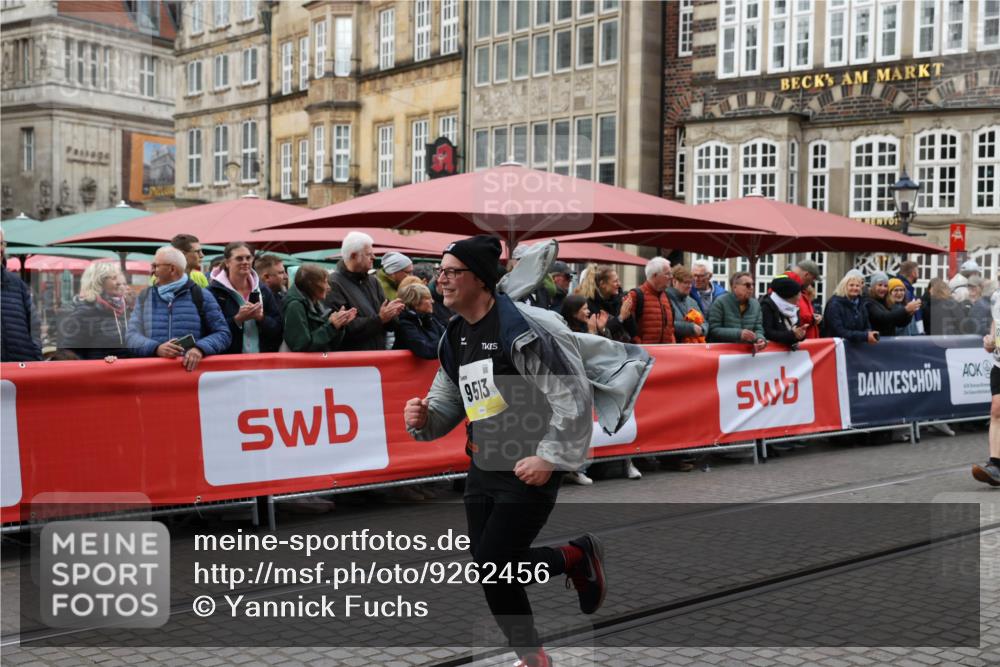 05.10.2025 - 20. swb-Marathon Bremen Yannick Fuchs http://msf.ph/oto/9262456 05.10.2025 11:22:34 Ziel 9513, 10700 meine-sportfotos.de