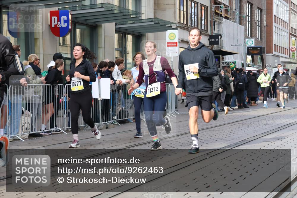 05.10.2025 - 20. swb-Marathon Bremen Strokosch-Dieckow http://msf.ph/oto/9262463 05.10.2025 11:02:38 Ziel 9229, 9300, 9331, 9360, 9516, 9593, 9644, 9661, 9662, 9846, 9893, 10129, 10167, 10185, 10207, 10656, 10734, 10777, 10803, 10804, 10876, 10940, 10996, 11087, 11193, 11312, 11376, 11504, 11576, 11667, 11668, 11682, 11735, 9229, 9300, 9331, 9360, 9516, 9593, 9644, 9661, 9662, 9846, 9893, 10129, 10167, 10185, 10207, 10656, 10734, 10777, 10803, 10804, 10876, 10940, 10996, 11087, 11193, 11312, 11376, 11504, 11682, 11735 meine-sportfotos.de
