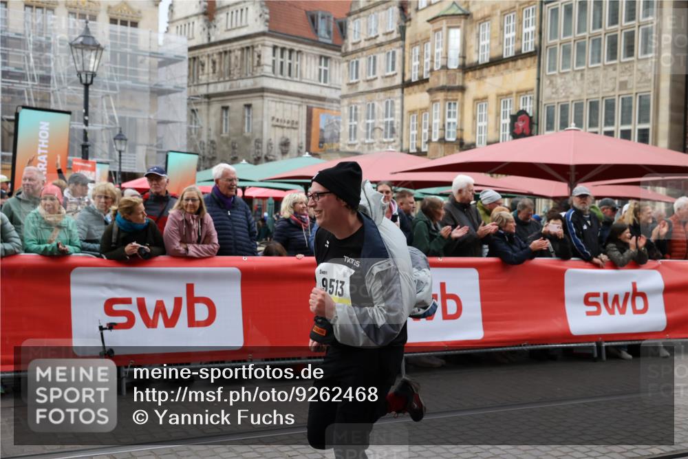 05.10.2025 - 20. swb-Marathon Bremen Yannick Fuchs http://msf.ph/oto/9262468 05.10.2025 11:22:34 Ziel 9513, 10700 meine-sportfotos.de