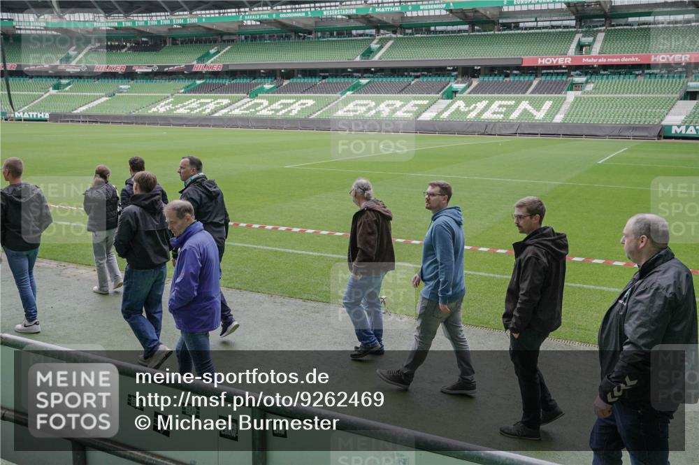 05.10.2025 - 20. swb-Marathon Bremen Michael Burmester http://msf.ph/oto/9262469 05.10.2025 11:29:19 Laufen im Stadion  meine-sportfotos.de