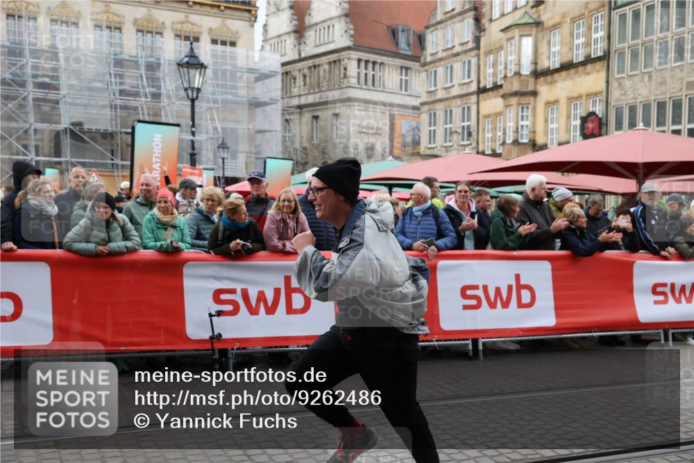 05.10.2025 - 20. swb-Marathon Bremen Yannick Fuchs http://msf.ph/oto/9262486 05.10.2025 11:22:34 Ziel 9513, 10700 meine-sportfotos.de