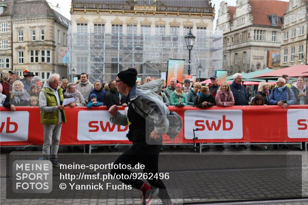 05.10.2025 - 20. swb-Marathon Bremen Yannick Fuchs http://msf.ph/oto/9262496 05.10.2025 11:22:35 Ziel 9513, 10700 meine-sportfotos.de