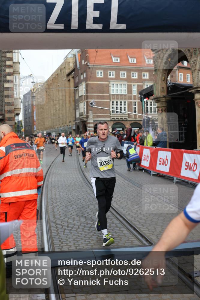 05.10.2025 - 20. swb-Marathon Bremen Yannick Fuchs http://msf.ph/oto/9262513 05.10.2025 10:49:36 Ziel 9206, 9233, 9435, 9555, 9708, 10118, 10381, 10519, 10673, 11319, 11487, 11672 meine-sportfotos.de