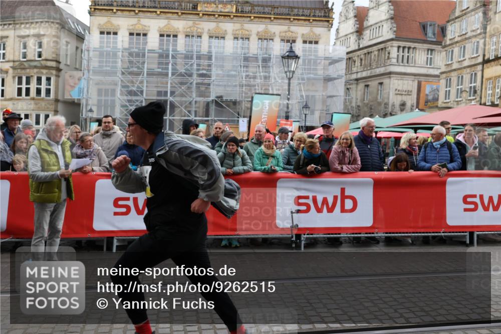 05.10.2025 - 20. swb-Marathon Bremen Yannick Fuchs http://msf.ph/oto/9262515 05.10.2025 11:22:35 Ziel 9513, 10700 meine-sportfotos.de