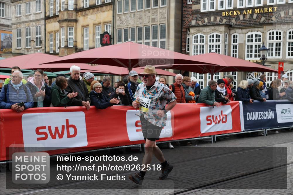 05.10.2025 - 20. swb-Marathon Bremen Yannick Fuchs http://msf.ph/oto/9262518 05.10.2025 11:22:36 Ziel 9513 meine-sportfotos.de