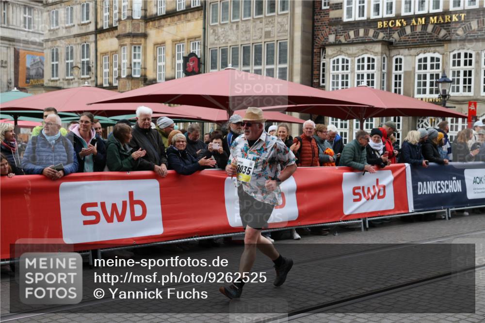 05.10.2025 - 20. swb-Marathon Bremen Yannick Fuchs http://msf.ph/oto/9262525 05.10.2025 11:22:36 Ziel 9513 meine-sportfotos.de