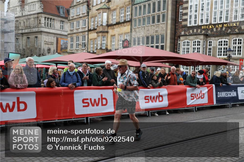 05.10.2025 - 20. swb-Marathon Bremen Yannick Fuchs http://msf.ph/oto/9262540 05.10.2025 11:22:36 Ziel 9513 meine-sportfotos.de