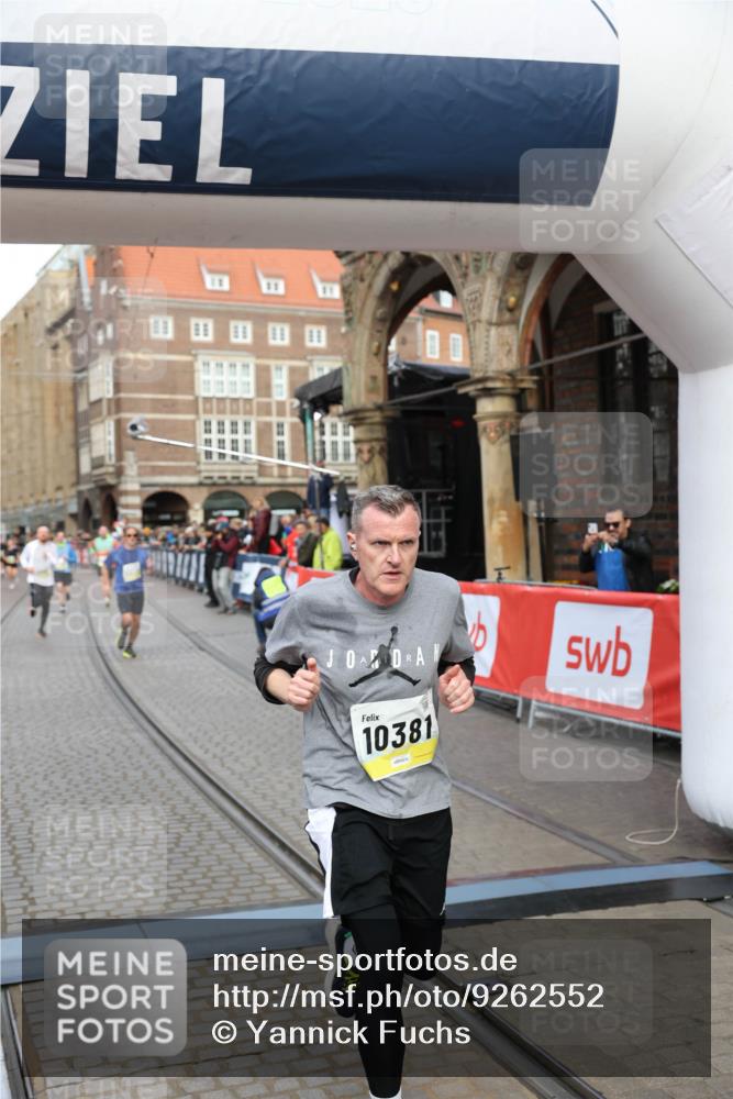 05.10.2025 - 20. swb-Marathon Bremen Yannick Fuchs http://msf.ph/oto/9262552 05.10.2025 10:49:36 Ziel 9206, 9233, 9435, 9555, 9708, 10118, 10381, 10519, 10673, 11319, 11487, 11672 meine-sportfotos.de