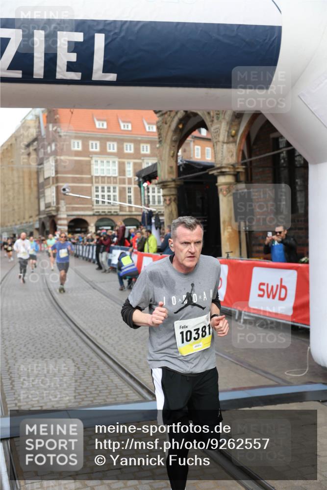 05.10.2025 - 20. swb-Marathon Bremen Yannick Fuchs http://msf.ph/oto/9262557 05.10.2025 10:49:37 Ziel 9233, 9435, 9555, 9626, 9627, 10118, 10381, 10519, 10673, 10888, 11319, 11487, 11579, 11672 meine-sportfotos.de