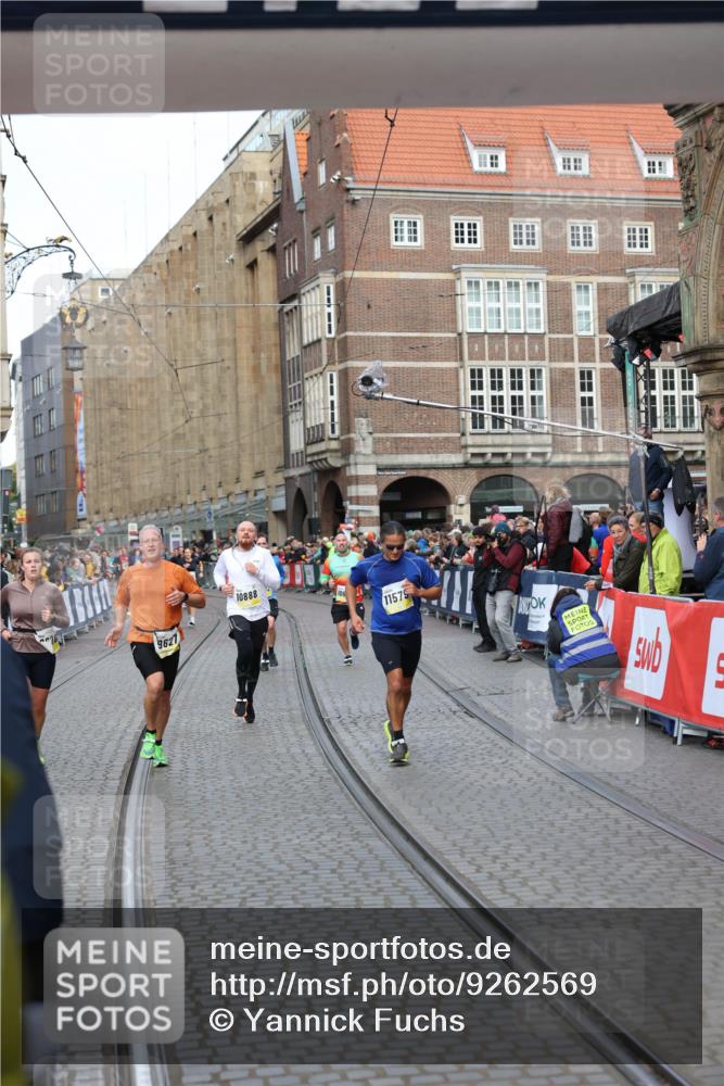 05.10.2025 - 20. swb-Marathon Bremen Yannick Fuchs http://msf.ph/oto/9262569 05.10.2025 10:49:37 Ziel 9233, 9435, 9555, 9626, 9627, 10118, 10381, 10519, 10673, 10888, 11319, 11487, 11579, 11672 meine-sportfotos.de