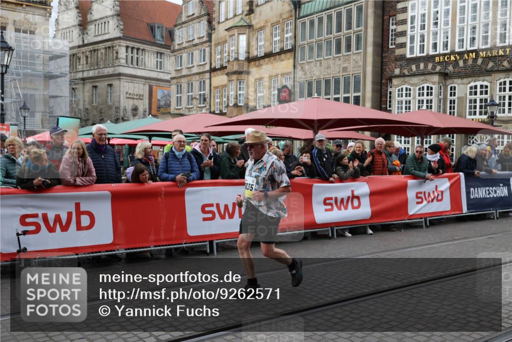 05.10.2025 - 20. swb-Marathon Bremen Yannick Fuchs http://msf.ph/oto/9262571 05.10.2025 11:22:36 Ziel 9513 meine-sportfotos.de
