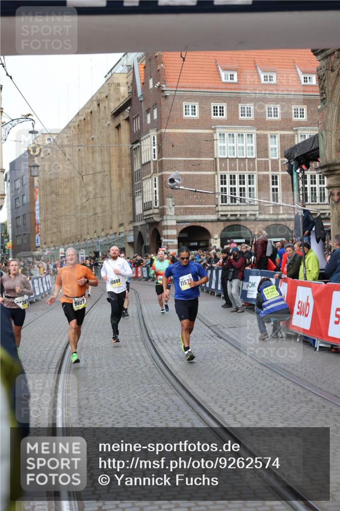 05.10.2025 - 20. swb-Marathon Bremen Yannick Fuchs http://msf.ph/oto/9262574 05.10.2025 10:49:37 Ziel 9233, 9435, 9555, 9626, 9627, 10118, 10381, 10519, 10673, 10888, 11319, 11487, 11579, 11672 meine-sportfotos.de