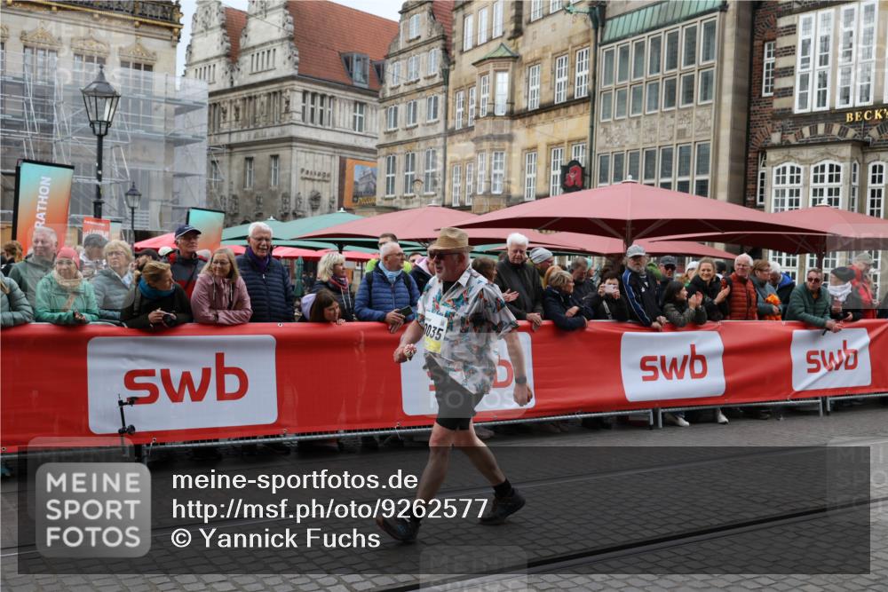 05.10.2025 - 20. swb-Marathon Bremen Yannick Fuchs http://msf.ph/oto/9262577 05.10.2025 11:22:36 Ziel 9513 meine-sportfotos.de