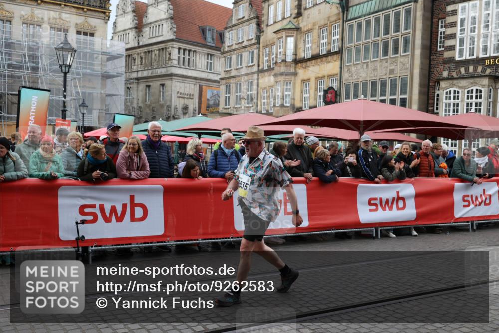 05.10.2025 - 20. swb-Marathon Bremen Yannick Fuchs http://msf.ph/oto/9262583 05.10.2025 11:22:37 Ziel 9513 meine-sportfotos.de