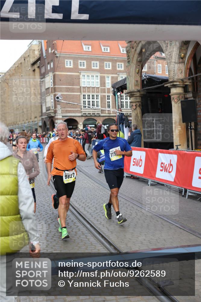 05.10.2025 - 20. swb-Marathon Bremen Yannick Fuchs http://msf.ph/oto/9262589 05.10.2025 10:49:40 Ziel 9233, 9555, 9626, 9627, 10381, 10636, 10673, 10712, 10888, 11487, 11579 meine-sportfotos.de