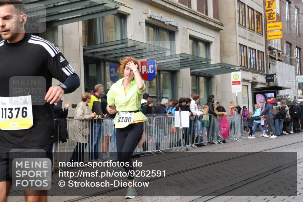 05.10.2025 - 20. swb-Marathon Bremen Strokosch-Dieckow http://msf.ph/oto/9262591 05.10.2025 11:02:47 Ziel 9229, 9246, 9300, 9325, 9593, 9644, 9661, 9662, 9893, 10142, 10167, 10185, 10405, 10471, 10656, 10777, 10876, 10926, 10996, 11312, 11376, 11390, 11508, 11509, 11682, 11735, 9229, 9246, 9300, 9325, 9593, 9644, 9661, 9662, 9893, 10142, 10167, 10185, 10405, 10471, 10656, 10777, 10876, 10926, 10996, 11312, 11376, 11390, 11508, 11509, 11682, 11735 meine-sportfotos.de
