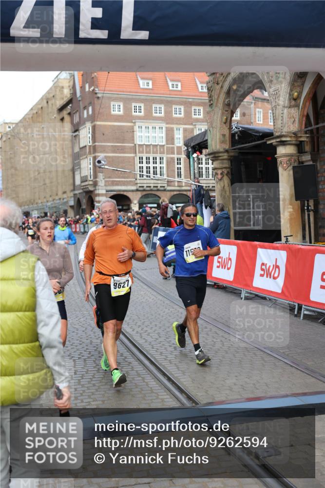 05.10.2025 - 20. swb-Marathon Bremen Yannick Fuchs http://msf.ph/oto/9262594 05.10.2025 10:49:40 Ziel 9233, 9555, 9626, 9627, 10381, 10636, 10673, 10712, 10888, 11487, 11579 meine-sportfotos.de