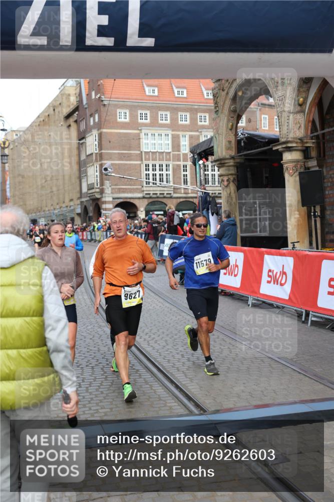 05.10.2025 - 20. swb-Marathon Bremen Yannick Fuchs http://msf.ph/oto/9262603 05.10.2025 10:49:40 Ziel 9233, 9555, 9626, 9627, 10381, 10636, 10673, 10712, 10888, 11487, 11579 meine-sportfotos.de