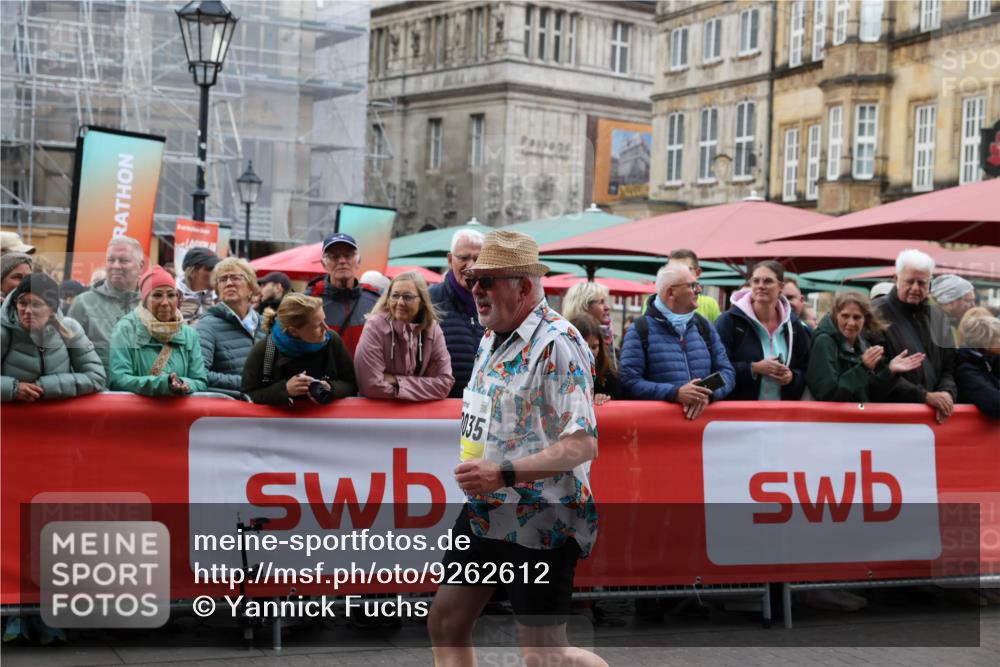 05.10.2025 - 20. swb-Marathon Bremen Yannick Fuchs http://msf.ph/oto/9262612 05.10.2025 11:22:37 Ziel 9513 meine-sportfotos.de