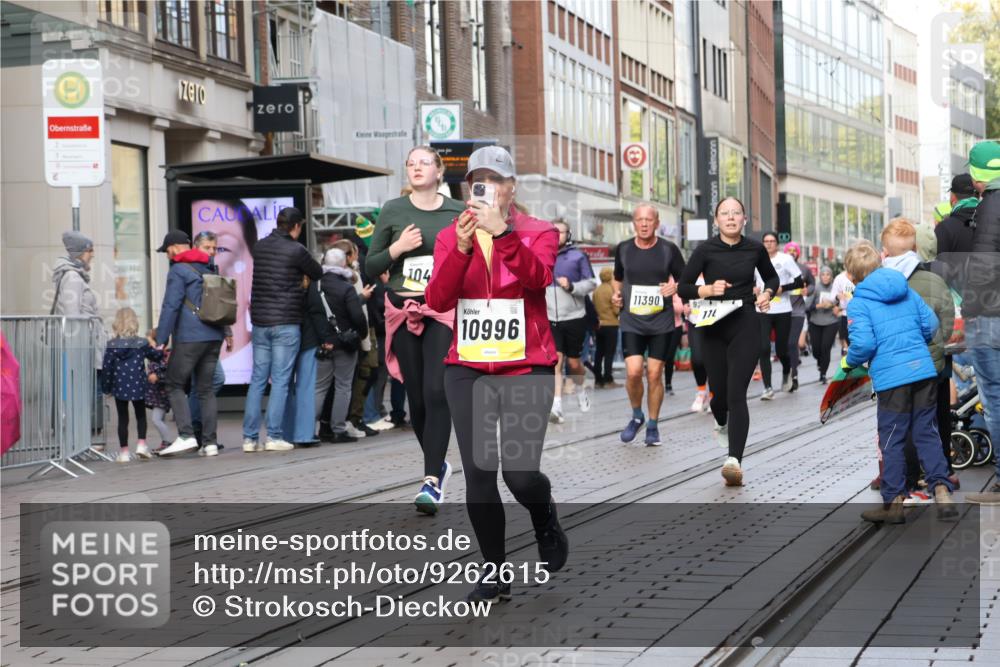 05.10.2025 - 20. swb-Marathon Bremen Strokosch-Dieckow http://msf.ph/oto/9262615 05.10.2025 11:02:51 Ziel 9225, 9229, 9246, 9300, 9325, 9593, 9661, 9662, 9893, 10142, 10185, 10405, 10471, 10777, 10876, 10926, 10963, 10996, 11103, 11124, 11376, 11390, 11467, 11502, 11508, 11509, 11682, 9225, 9229, 9246, 9300, 9325, 9593, 9661, 9662, 9893, 10142, 10185, 10405, 10471, 10777, 10876, 10926, 10963, 10996, 11103, 11124, 11376, 11390, 11467, 11502, 11508, 11509, 11682 meine-sportfotos.de