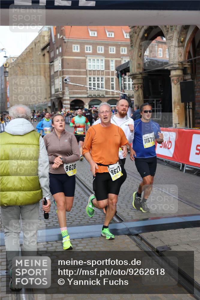 05.10.2025 - 20. swb-Marathon Bremen Yannick Fuchs http://msf.ph/oto/9262618 05.10.2025 10:49:40 Ziel 9233, 9555, 9626, 9627, 10381, 10636, 10673, 10712, 10888, 11487, 11579 meine-sportfotos.de