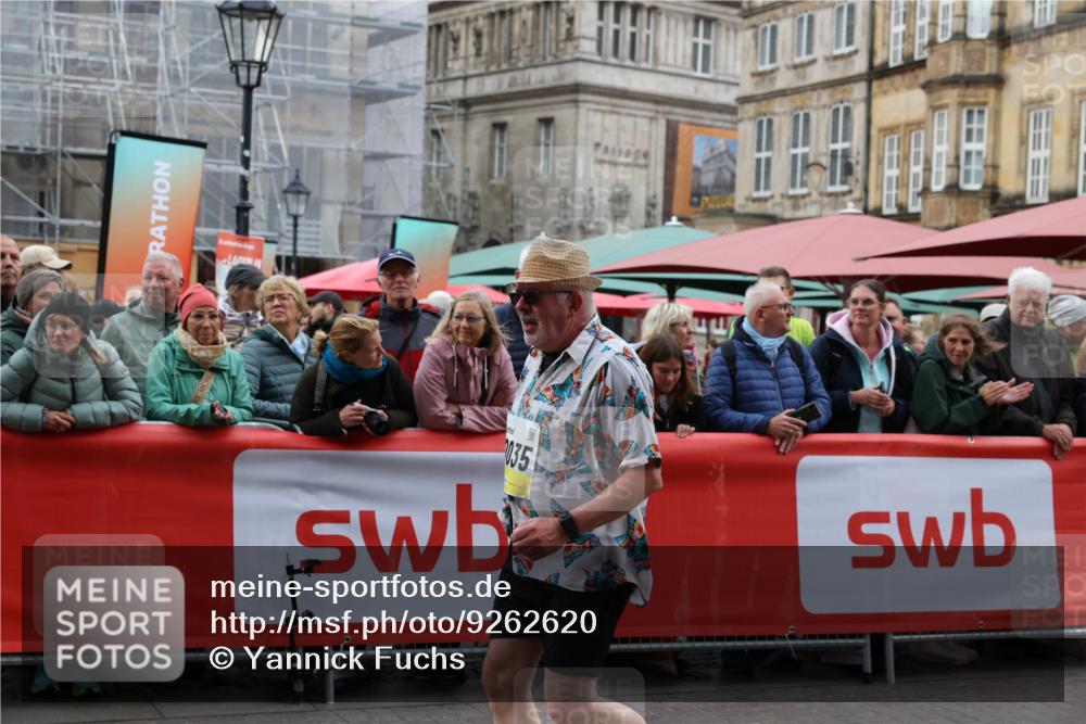 05.10.2025 - 20. swb-Marathon Bremen Yannick Fuchs http://msf.ph/oto/9262620 05.10.2025 11:22:37 Ziel 9513 meine-sportfotos.de