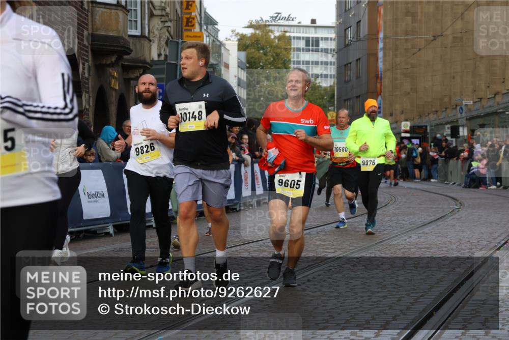 05.10.2025 - 20. swb-Marathon Bremen Strokosch-Dieckow http://msf.ph/oto/9262627 05.10.2025 11:06:48 Ziel 8574, 9321, 9605, 9826, 9942, 9976, 10001, 10148, 10168, 10498, 10580, 10747, 10748, 10937, 11355, 11389, 11414, 11497, 11565 meine-sportfotos.de