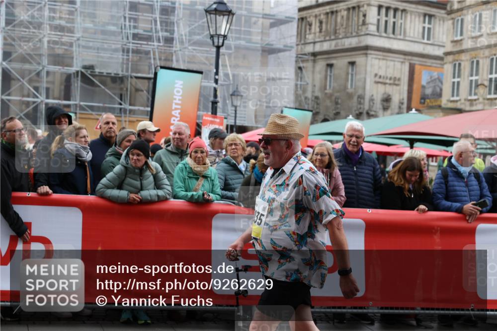 05.10.2025 - 20. swb-Marathon Bremen Yannick Fuchs http://msf.ph/oto/9262629 05.10.2025 11:22:37 Ziel 9513 meine-sportfotos.de