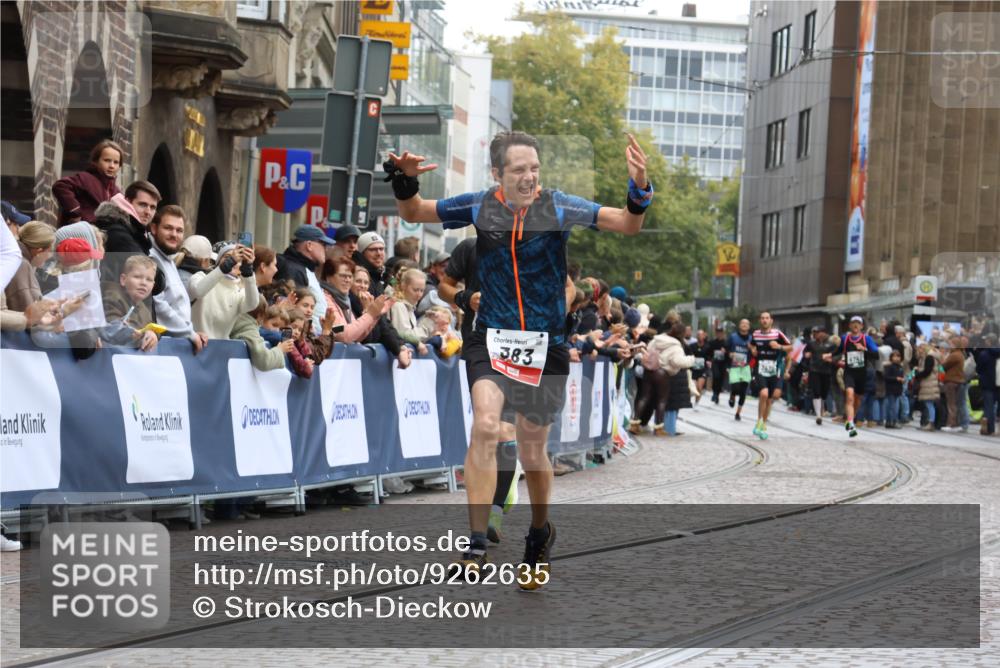 05.10.2025 - 20. swb-Marathon Bremen Strokosch-Dieckow http://msf.ph/oto/9262635 05.10.2025 12:58:14 Ziel 383, 1329, 1520, 3294 meine-sportfotos.de