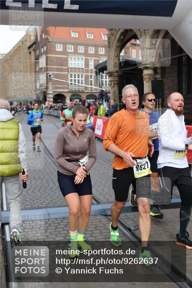 05.10.2025 - 20. swb-Marathon Bremen Yannick Fuchs http://msf.ph/oto/9262637 05.10.2025 10:49:41 Ziel 9233, 9626, 9627, 10381, 10636, 10712, 10888, 11487, 11579 meine-sportfotos.de